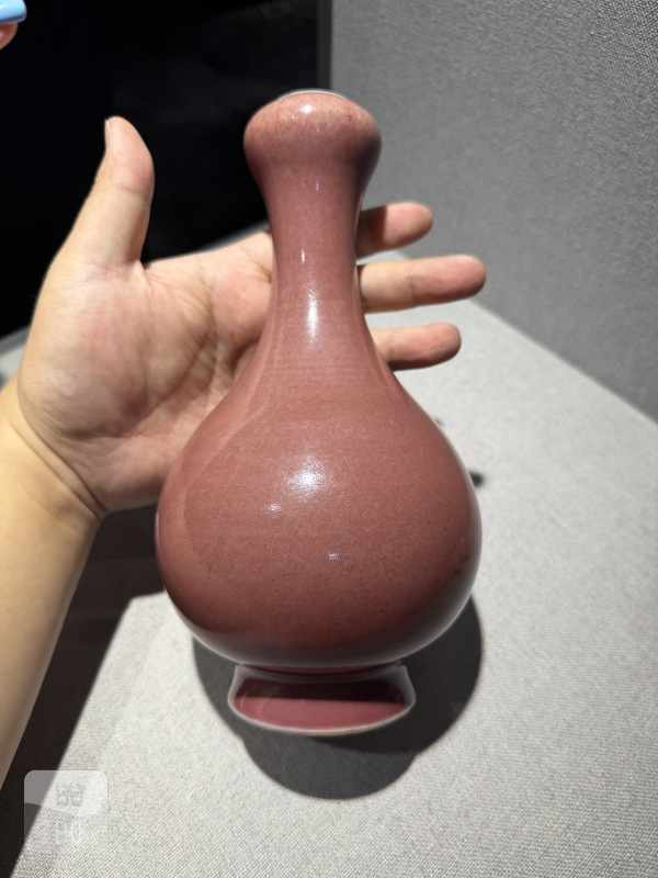 清乾隆 红釉陶成堂制蒜头瓶 - 图3